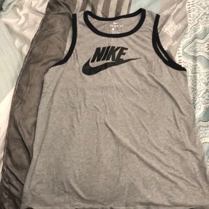 Men’s Nike muscle tee